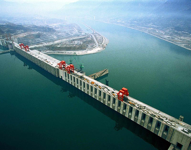 impacto usina hidrelétrica rotação Terra